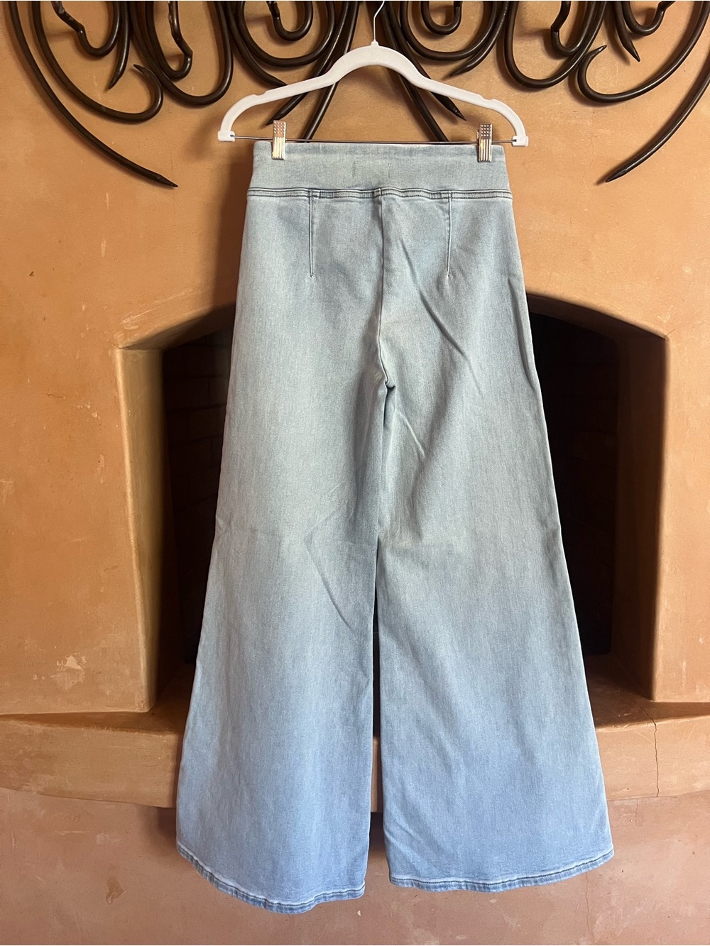 Driftwood pull on Wide Leg Light Blue Women’s Jeans - Picture 3 of 5
